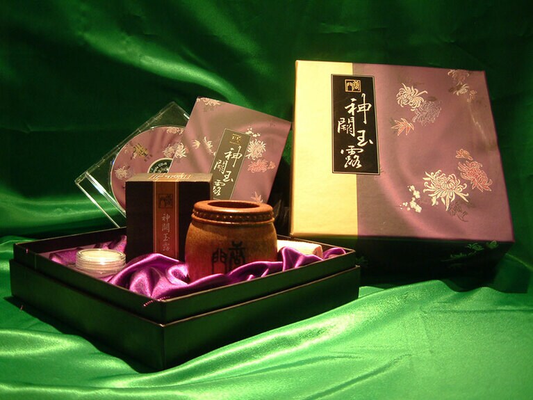 「唐門神闕玉露養生セット」特別価格 6,600元(送料無料)。※写真提供：川堂養生館