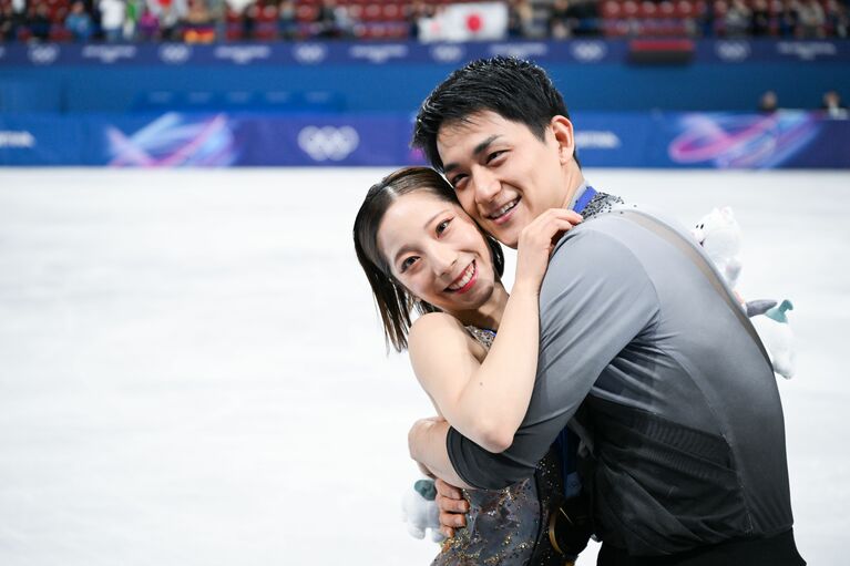 満面の笑顔で身を寄せ合う2人。Asami Enomoto/JMPA