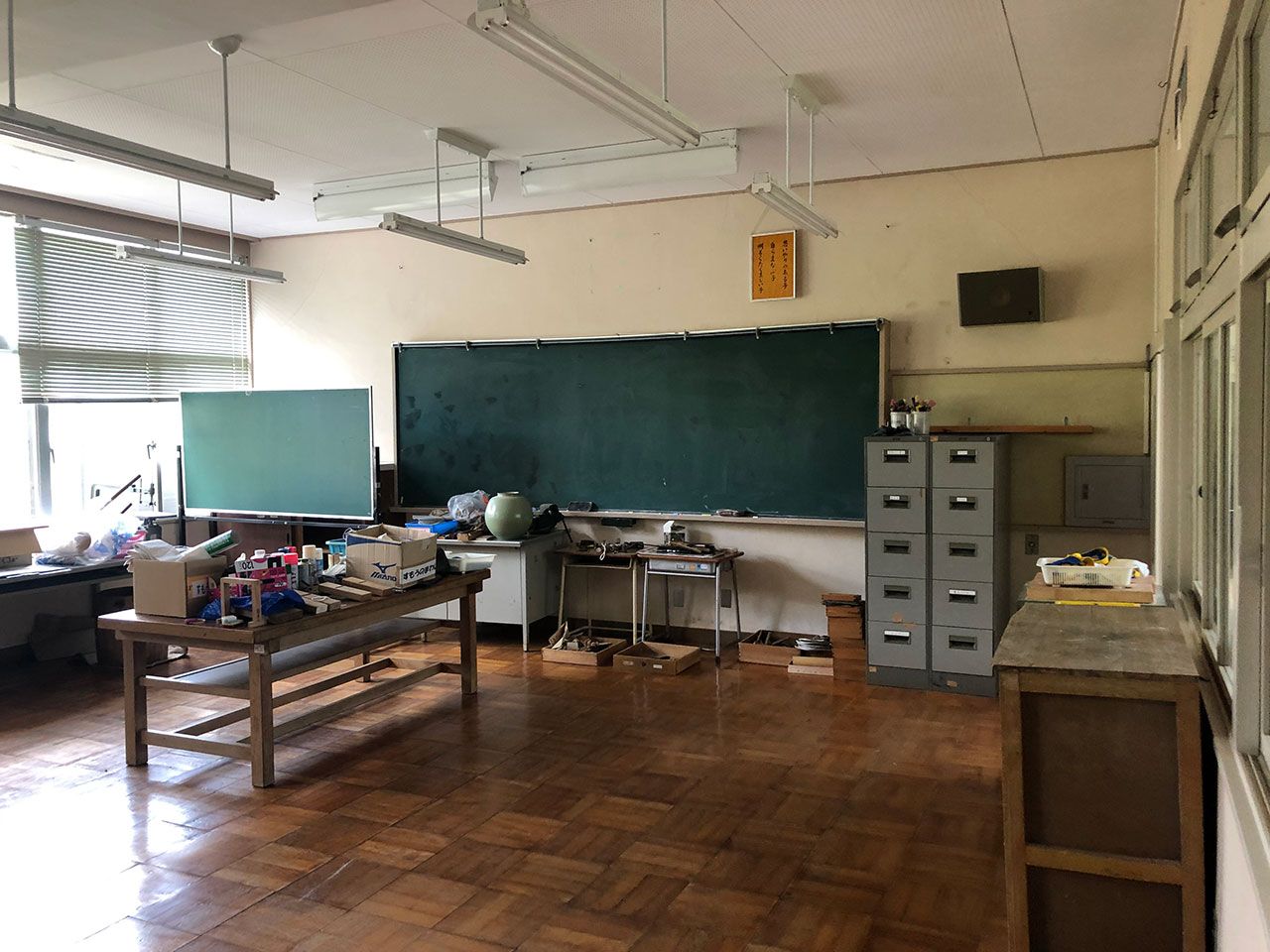 廃校となった小松市立旧西尾小学校 教室