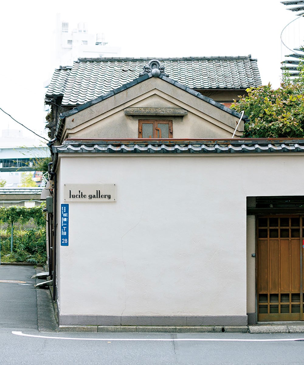 土壁が囲う日本家屋。