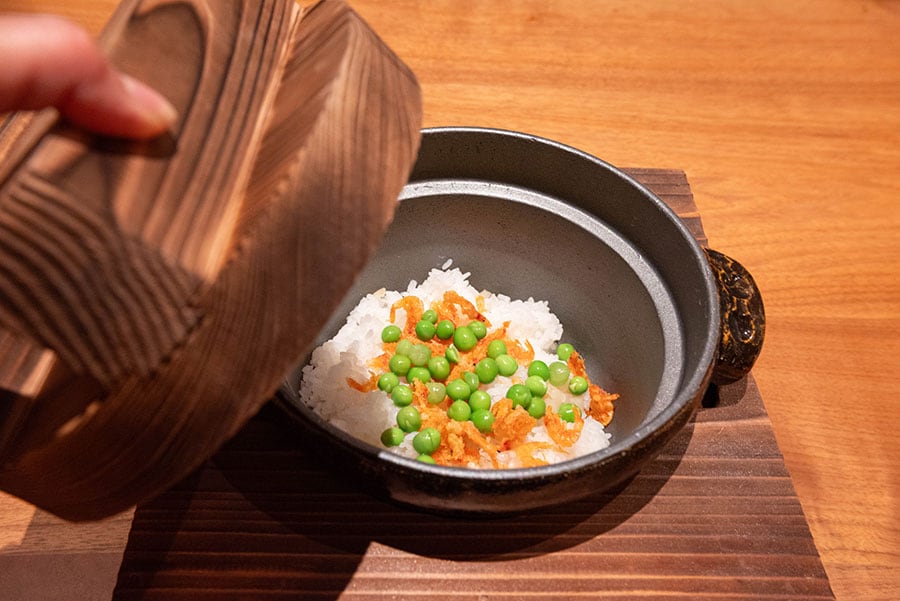 桜エビばら揚げと、うすい豆を混ぜ込んだ、新生姜ご飯。