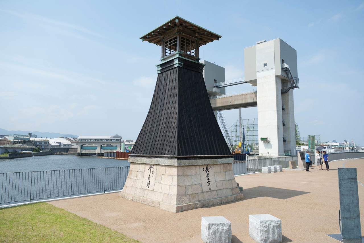 大関酒造今津灯台(兵庫県西宮市)。珍しい民営の灯台。「ワンカップ大関」で有名な酒造会社・大関株式会社の5代目当主が、灘の酒を江戸に運ぶ樽廻船の安全のため、私費を投じて1810(文化7)年に設置した。