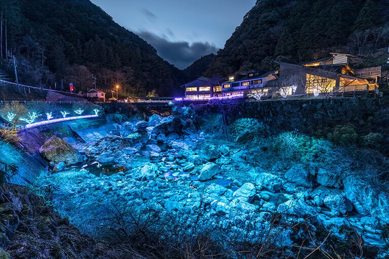 【高知県】中津渓谷仁淀ブルーフェスタ。写真提供：一般社団法人 仁淀ブルー観光協議会