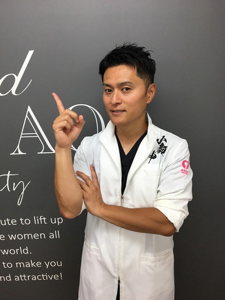 小顔神HIRO先生。「美ボディも美顔も、まずは骨を正しい位置に戻してから」と先生。