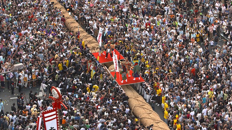 【沖縄県】那覇大綱挽まつり。©沖縄観光コンベンションビューロー