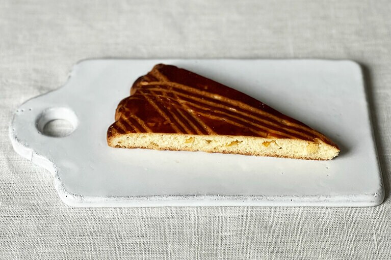 【サロン ド テ メルクルディ】大きい厚焼きクッキーのような「シャロント地方のガレット レモン味」は、ほろほろしてコクのある生地に爽やかなレモンがアクセント。