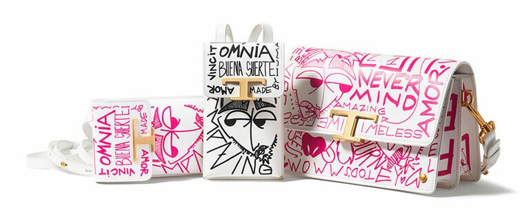 左・中：トッズ T タイムレス モバイルフォン ケース(カーフ、W9.5×H16×D4cm) 80,300円。
右：トッズ T タイムレス ショルダーバッグ ミニ(カーフ、W23.5×H14.5×D11cm) 300,300円。