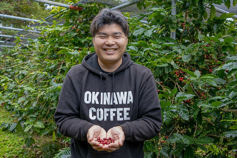 又吉コーヒー園代表の又吉拓之さん。
