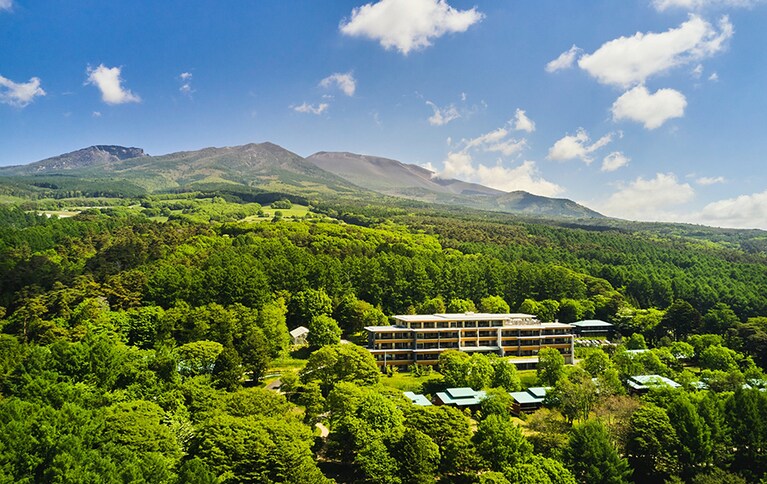 THE HIRAMATSU 軽井沢 御代田［長野／御代田］外観 新緑・夏。