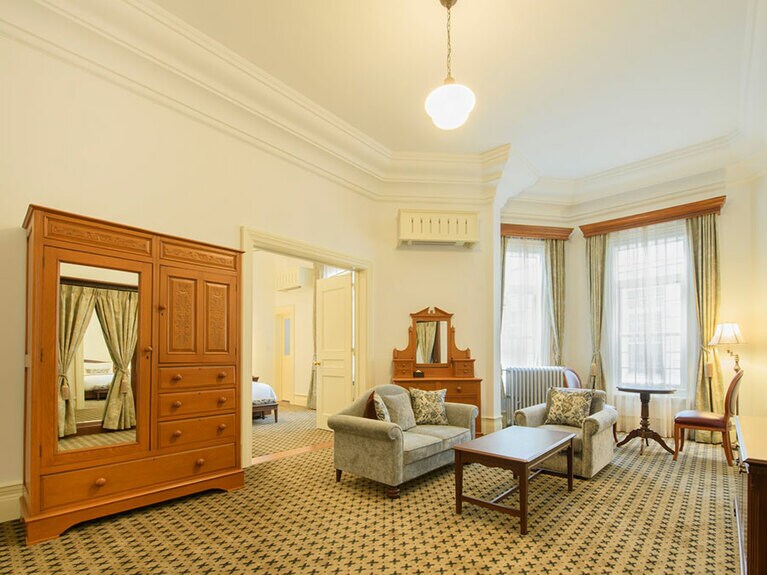 明治39年(1906年)に建てられた西洋館「ヒストリックスイート」。ノスタルジックな趣を残しながら、快適な空間に一新。