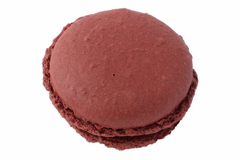 マカロン・オー・ショコラ 320円。