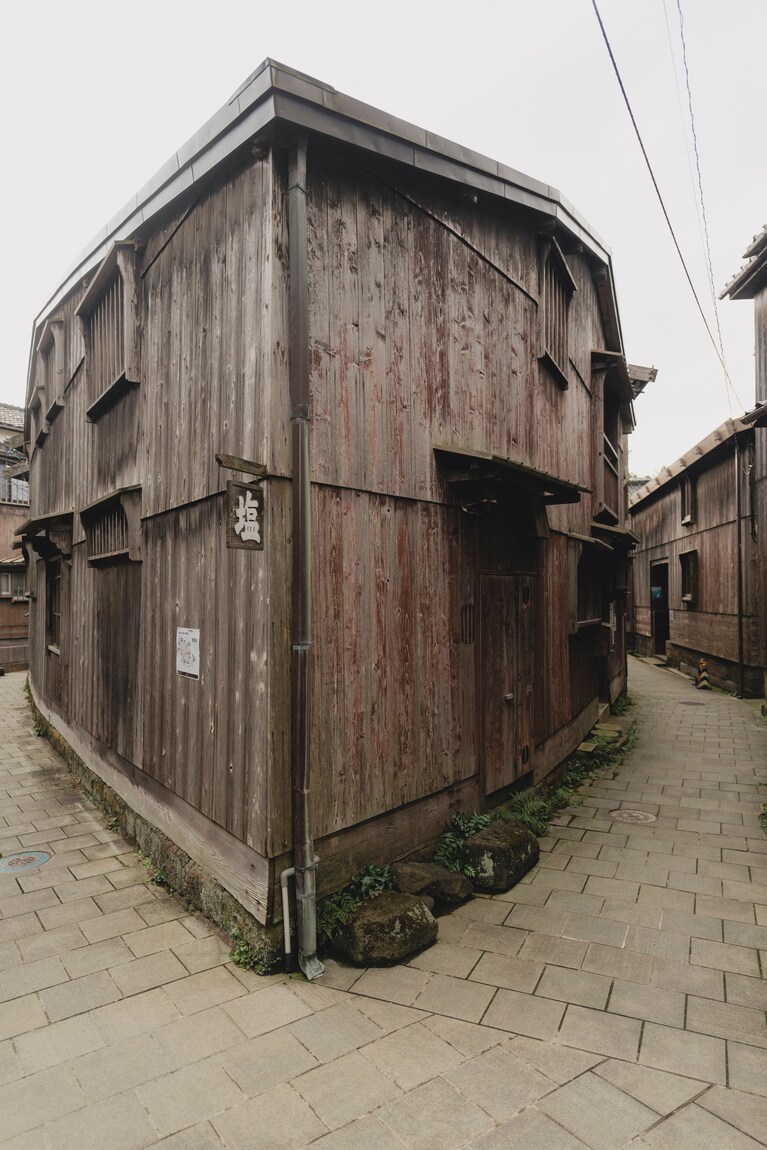 佐渡・宿根木に残る原風景に魅せられて。俳優・工藤阿須加さんと江戸時代にタイムスリップ【通いたくなる島、佐渡】