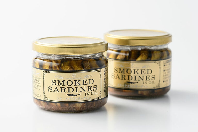 スモークオイルサーディン 各540円(250g、税込)。