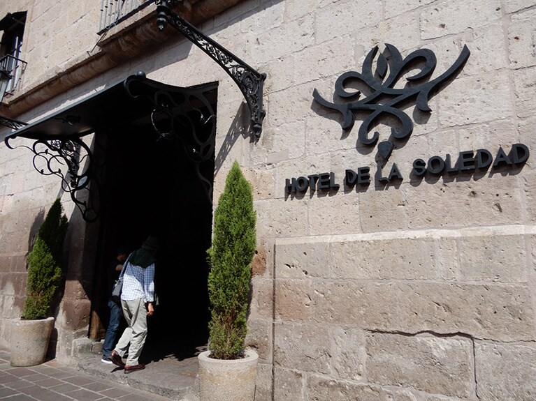 「ホテル・デ・ラ・ソレダ」のエントランス。