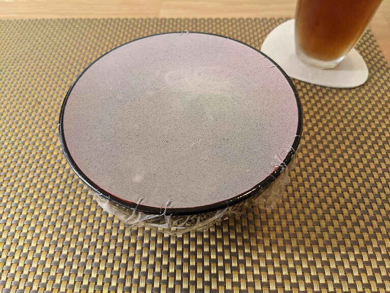 ラップをすることで、しっかり麺が戻ります。