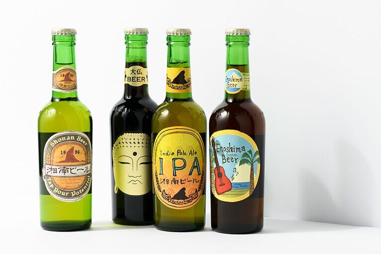 【神奈川】熊澤酒造の「湘南ビール」各500円(300ml)。左から：ピルスナー、シュバルツ大仏ラベル、IPA、アルト江の島ラベル 。