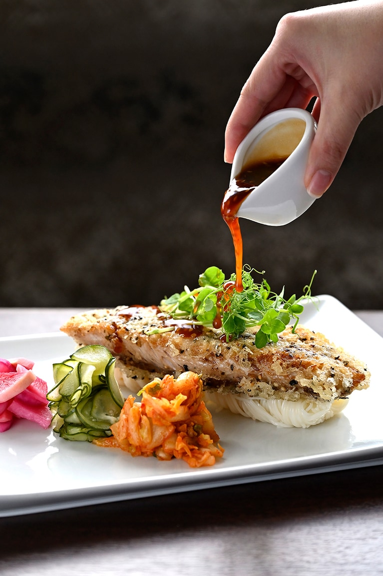 “モチ・クラスティッド・コナ・カンパチ” 45ドル。