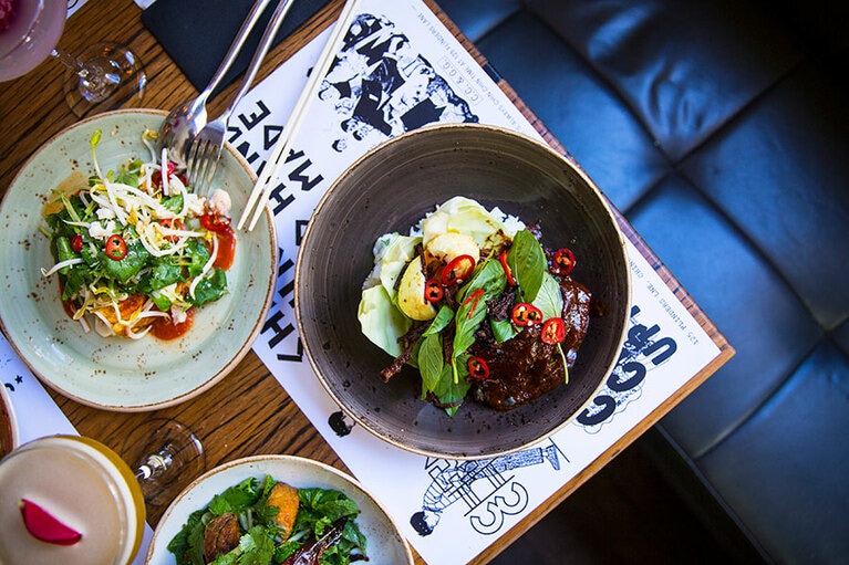 モダン・オーストラリア料理から、地元で愛される正統派イタリアン、そしてヨーロッパやアジア各国の美食が集う街で、各国料理を食べ尽くそう！　※写真はイメージ