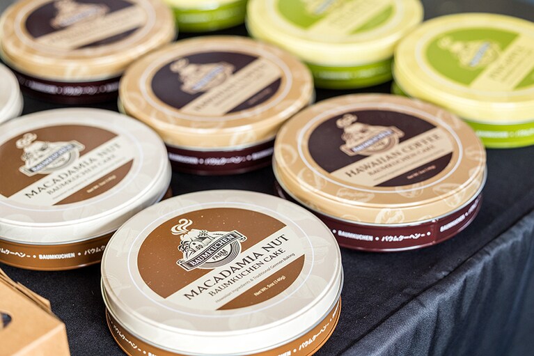 可愛い缶入りで、パイナップルやマンゴーなど4種。各20ドル。