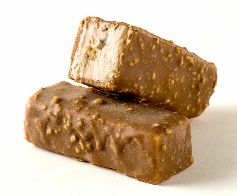 ココナッツの花蜜を使った自然の甘さが特徴のカカオクルード・ジャンドゥーヤ。店頭持ち帰りパッケージ 8,500円、配送用パッケージ 7,500円(送料別)。