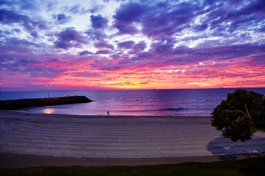 ビーチで眺めるサンセットも感動的。Photo：Tourism Western Australia