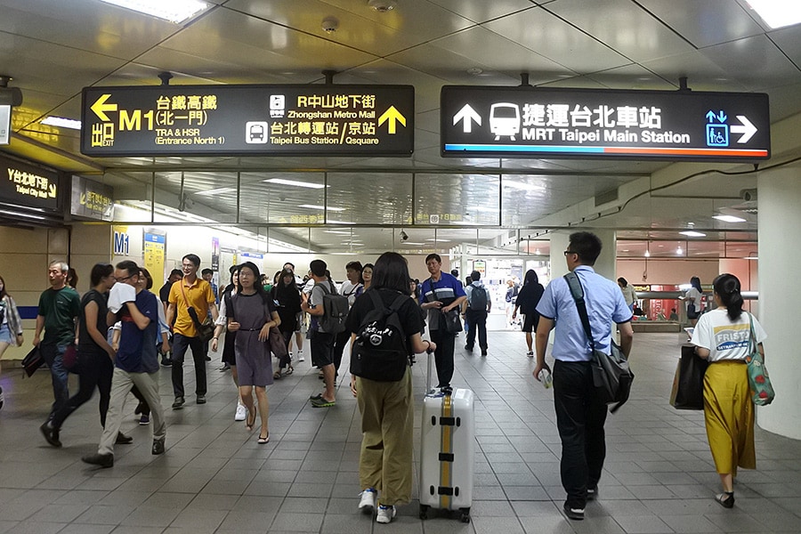 台北駅地下。迷子になりやすいことでも有名。