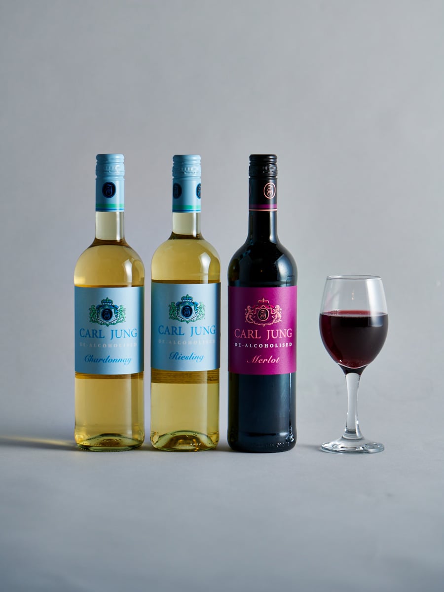 ノンアルコールワイン 左から:シャルドネ、リースリング、メルロー ／以上オープン価格(各750ml)。