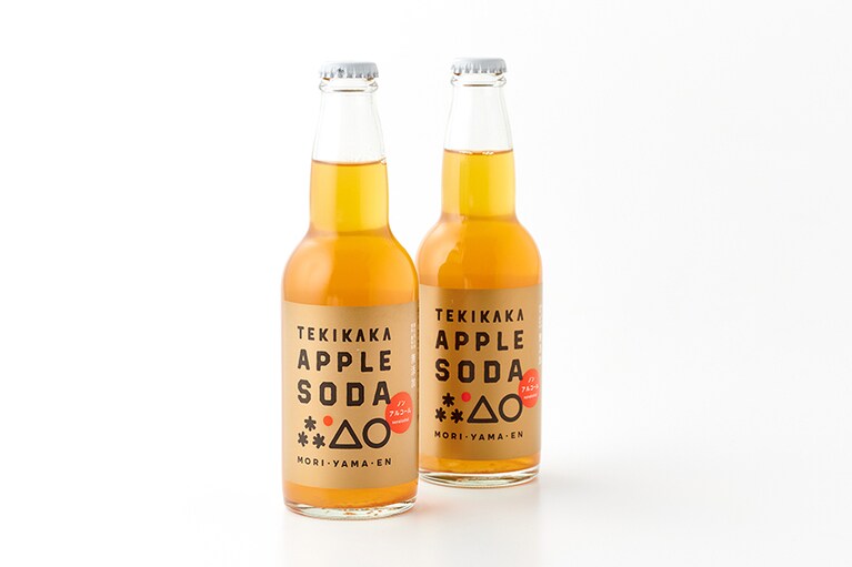 もりやま園「テキカカアップルソーダ」各486円(330ml)※瓶は今後、茶色の瓶へと変更予定／青森県