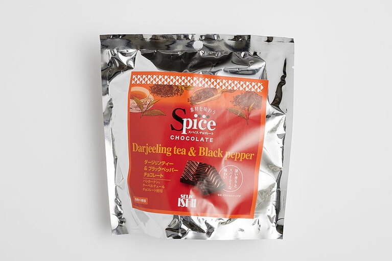 成城石井 素材を味わうスパイスチョコレート(ダージリンティー＆ブラックペッパー) 100g 755円。