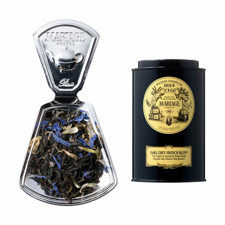 「アールグレイ フレンチ ブルー」茶さじ アールデコ 1,000円、茶葉缶入り(90g) 2,700円。
