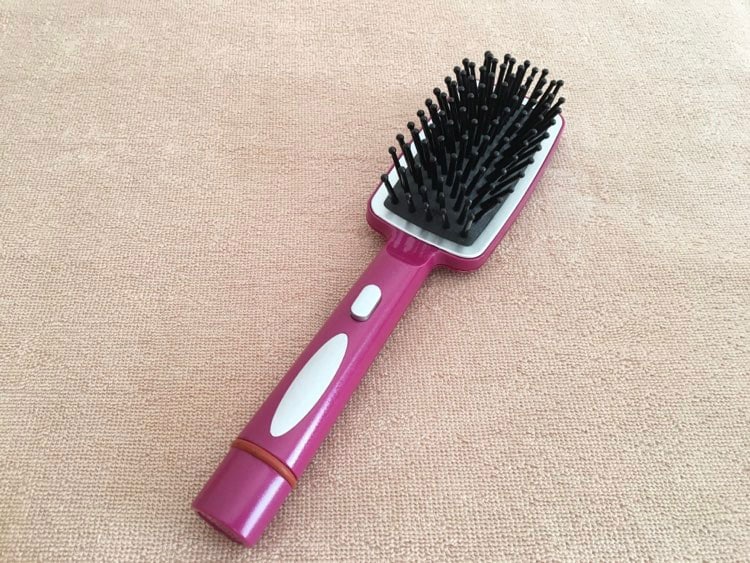 今回もFace up design® massage Brush(フェイスアップデザイン®マッサージブラシ、以下・デザインブラシ)を使いました。