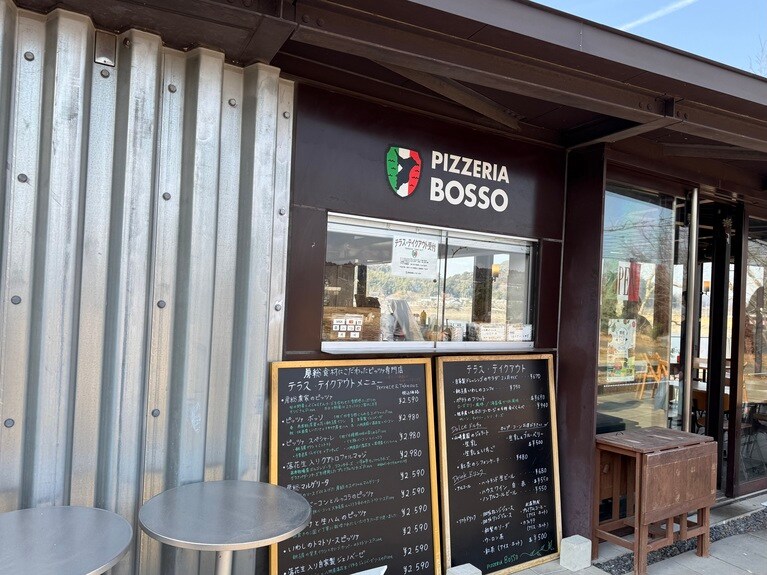 千葉県最大の貯水面積を誇る「高滝湖」のほとりに佇む隠れ家的レストラン。