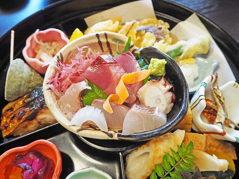 中には五島近海で獲れるさばの刺身も。