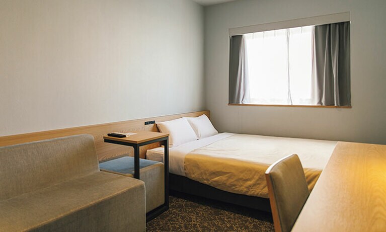寝るためなら十分な、清潔で機能的な客室。（アマネク イン別府　大分）