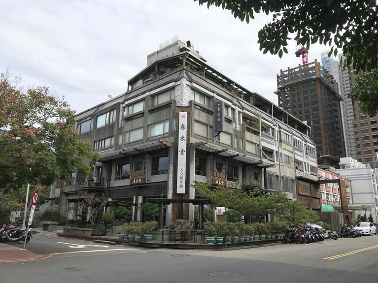 タピオカミルクティーをはじめとするアレンジティー発祥の地「春水堂 朝富店」。