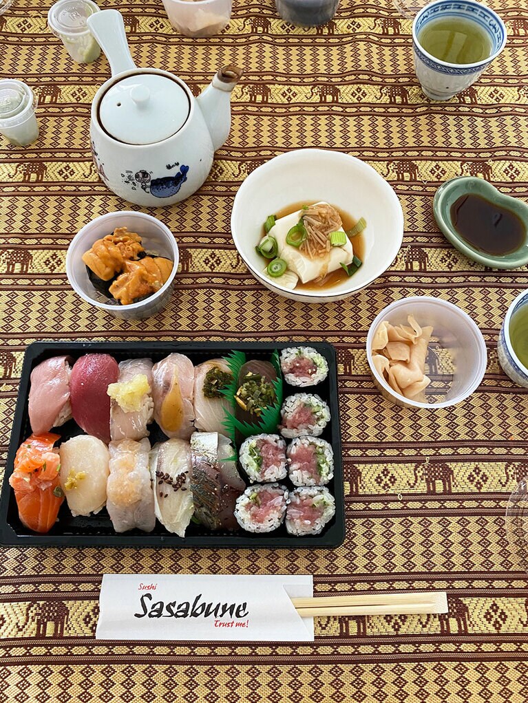 普段はお店でしか食べられない名店のお寿司もテイクアウトできる！と、特別感が。またお店に行ける日を楽しみに、食べて応援。