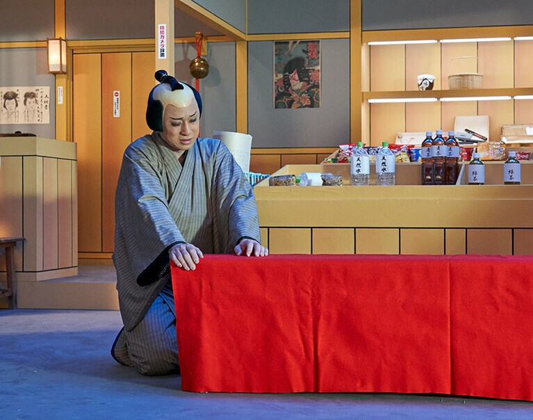 笑いに包まれながらも物語は思いがけない展開に。