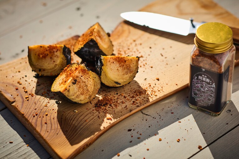 オススメは、台湾の香辛料「阿浪粉」。塩なら甘みを強く感じさせる。