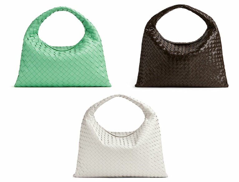 手に持つだけでなく、腕や肩に掛けられる。カラーバリエーション豊富。