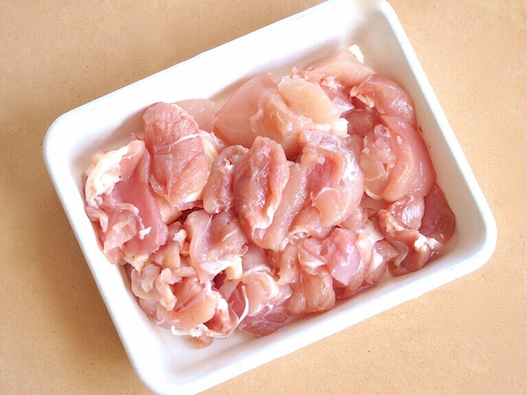 疲労回復効果が期待できる鶏もも肉。