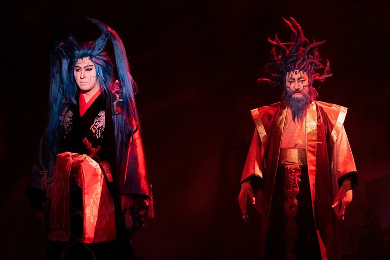 左からシーモア（尾上松也）、ジスカル（澤村國矢）©SQUARE ENIX／『新作歌舞伎 ファイナルファンタジーⅩ』製作委員会