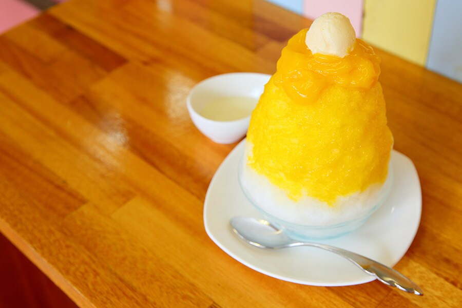 【369 farm cafe(みるくファームカフェ)】とろふわマンゴーかき氷 小500円。