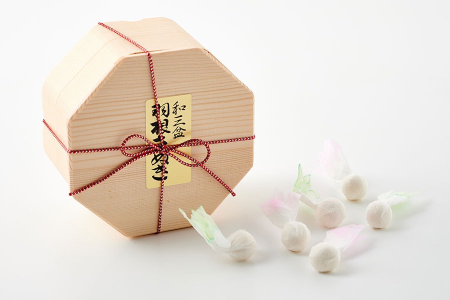 羽根さぬき 木箱 48個入り 3,024円／三谷製糖羽根さぬき本舗