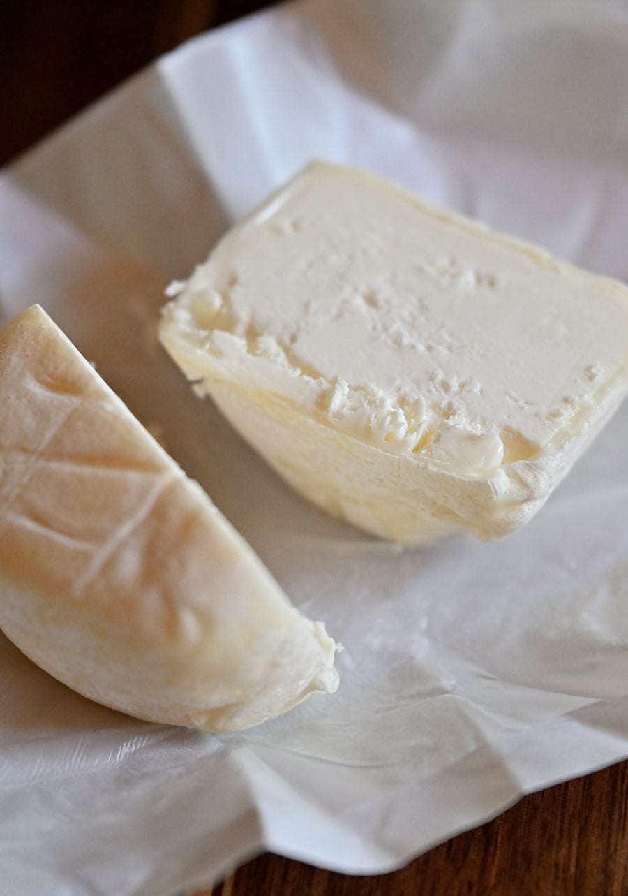 看板アイテムのチーズ、“ガロ” 850円。