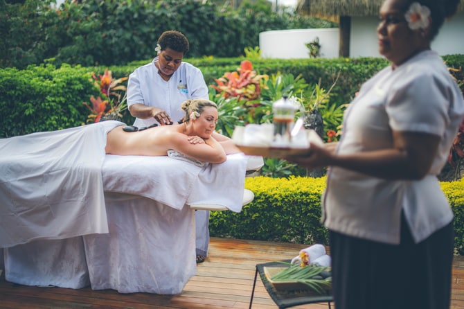 カップルで同時にトリートメントを受けることも可能。©Sheraton Resort & Spa, Tokoriki Island, Fiji