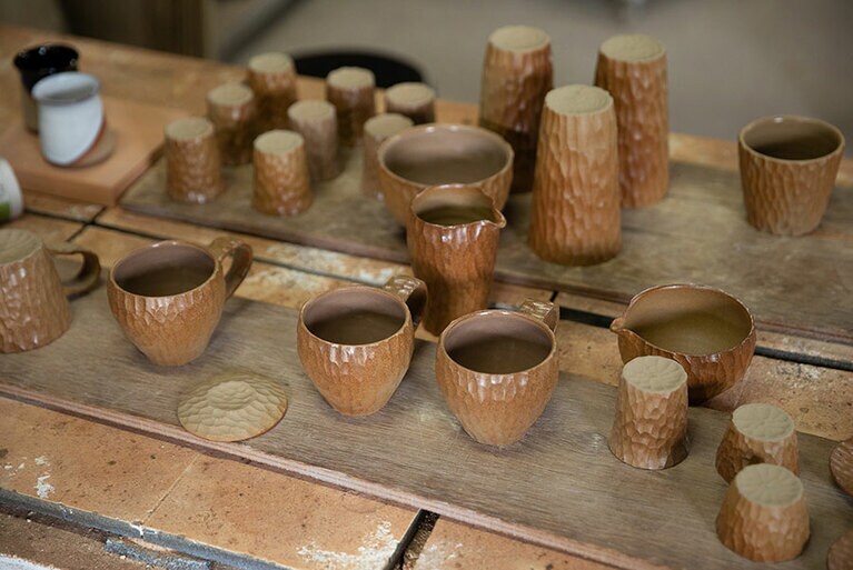 表面が赤黒や赤褐色の焼き上がりとなるのが越前焼の特徴。