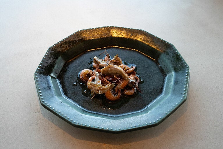 温菜「瀬戸内の小魚のオーブン焼き」。