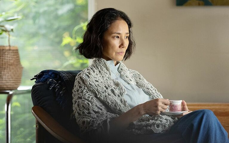 吉田羊が1980年代の悦子を演じる　Ⓒ2025 A Pale View of Hills Film Partners