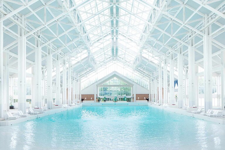 温水のウエーブプールで南国のリゾート気分を満喫できる「ミナミナビーチ」。