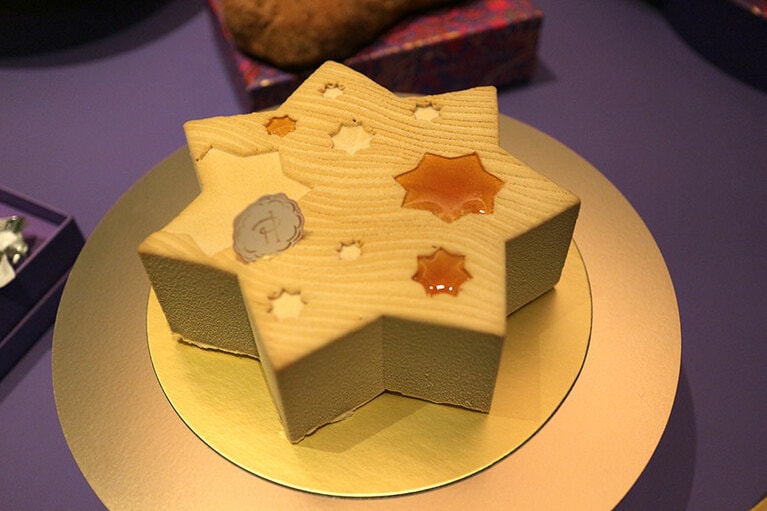 幅15センチ×高さ5センチ。5,940円。